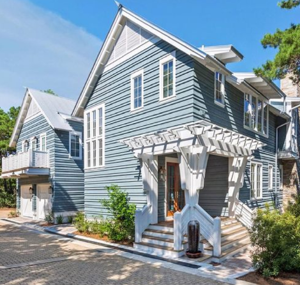 Coastal blue house exterior with wraparound bracketed trellis - architecture by Geoff Chick. #coastalhomes #beachhouses #lakehouses