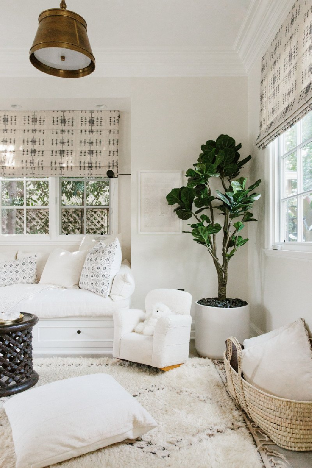 Erin Fetherston boho chic California farmhouse decor with mud cloth and Moroccan rug. #modernfarmhouse #interiordesign #erinfetherston #whitedecor