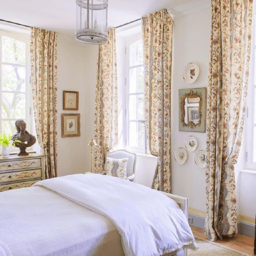 Traditional French country bedroom decor in an exquisite 18th century farmhouse in Provence (Le Mas des Poiriers).