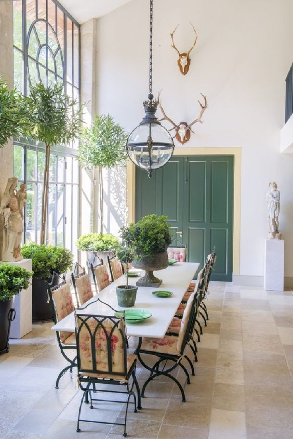 Dining area in Le Mas des Poiriers - see more in PROVENCE STYLE (@vendomepress) and @provencepoiriers. #frenchfarmhouse #oldworldstyle #frenchdiningroom