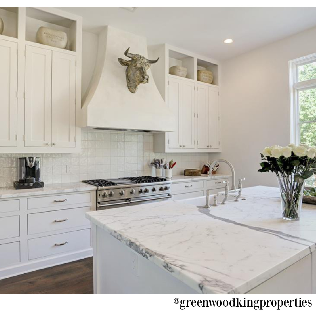 Modern French elegant white kitchen and dining area in a Houston home (115 Berthea) with interiors by M Naeve. #modernFrench #whitekitchens #frenchcountry