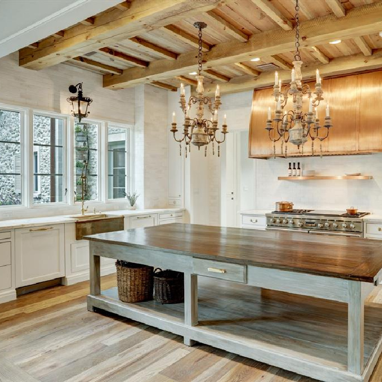 Kitchen in Breathtaking French inspired Houston Home (2535 Inwood). #frenchcountry #housedesign #interiordesign #luxuryhome #frenchhome #kitchendesign