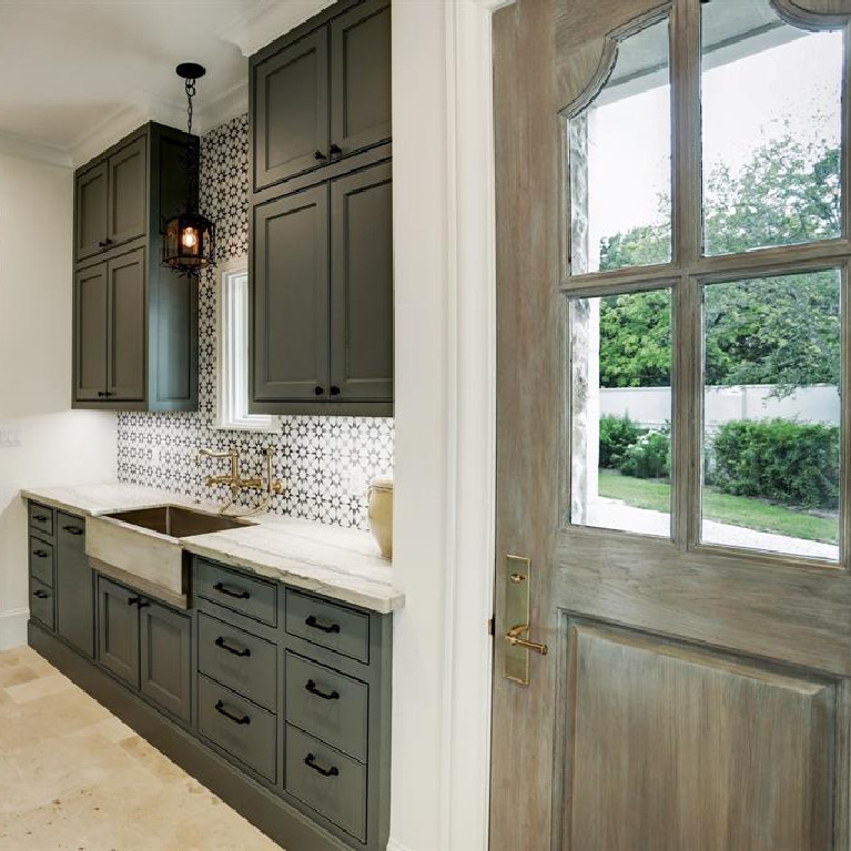 Butler pantry in Breathtaking French inspired Houston Home (2535 Inwood). #frenchcountry #housedesign #interiordesign #luxuryhome #frenchhome #sophisticateddecor