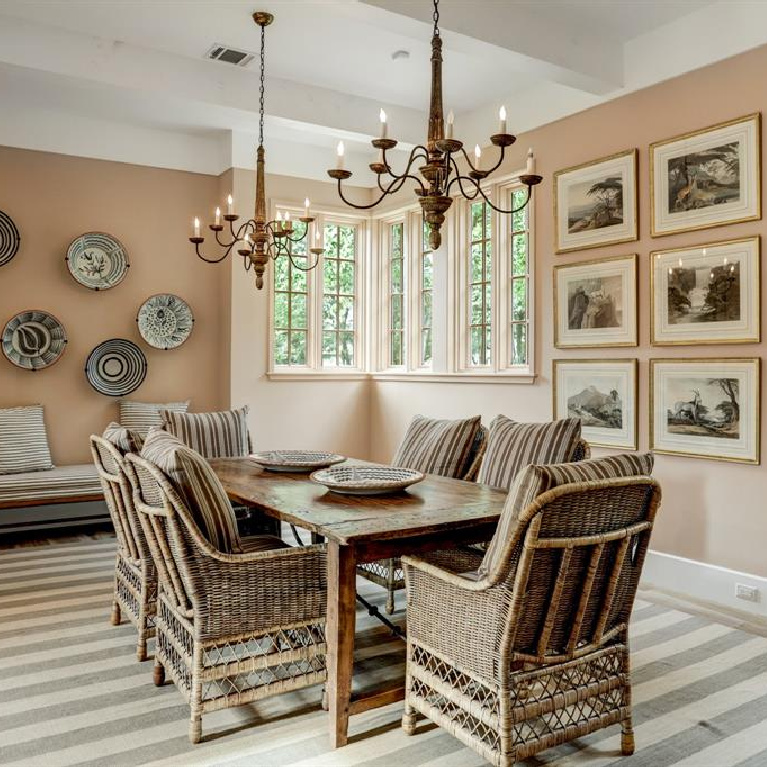 Dining room in MILIEU Showhouse 2020 - featuring exceptional designers including Darryl Carter, Kathryn Ireland, Pamela Pierce, Shannon Bowers, and more. #milieushowhouse #interiordesign #designershowhouse #luxuryhome #edwinlutyens #houstonhome #diniingroom