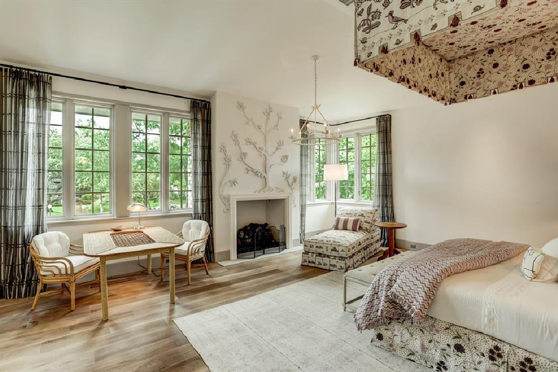 Bedroom in MILIEU Showhouse 2020 - featuring exceptional designers including Darryl Carter, Kathryn Ireland, Pamela Pierce, Shannon Bowers, and more. #milieushowhouse #interiordesign #designershowhouse #luxuryhome #edwinlutyens #houstonhome #bedroomdesign