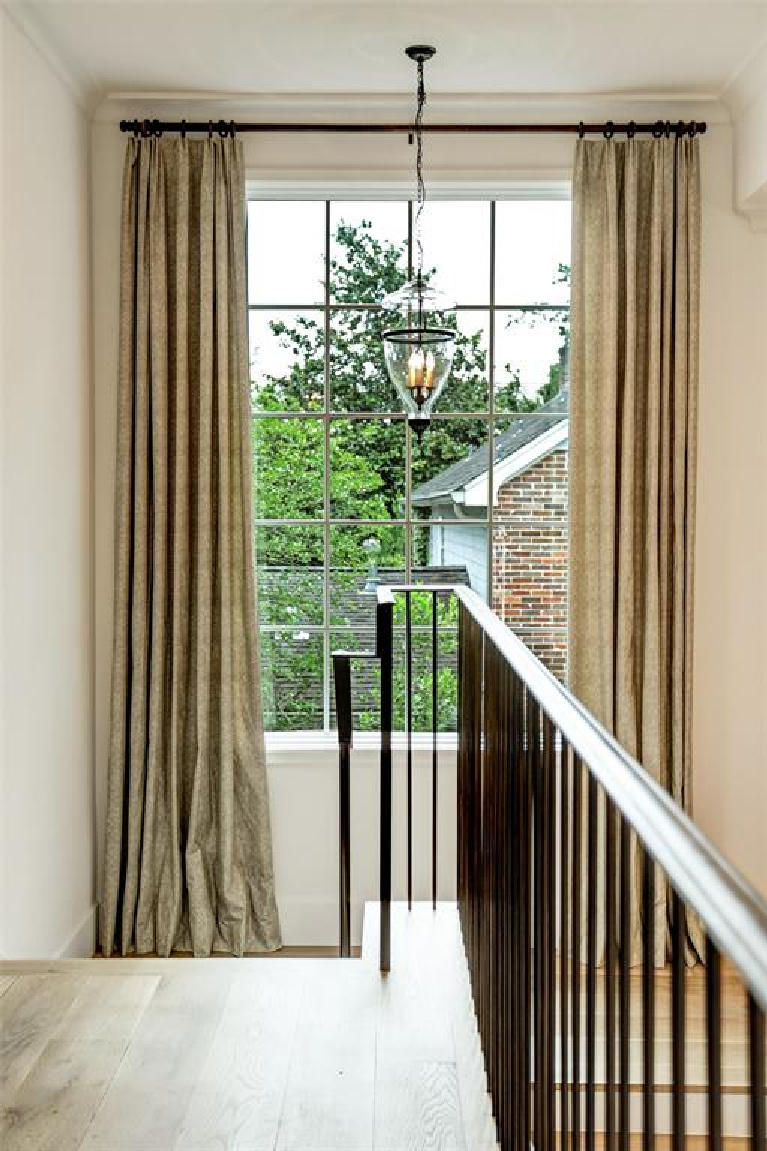 Detail of stair landing in MILIEU Showhouse 2020 - featuring exceptional designers including Darryl Carter, Kathryn Ireland, Pamela Pierce, Shannon Bowers, and more. #milieushowhouse #interiordesign #designershowhouse #luxuryhome #edwinlutyens #houstonhome