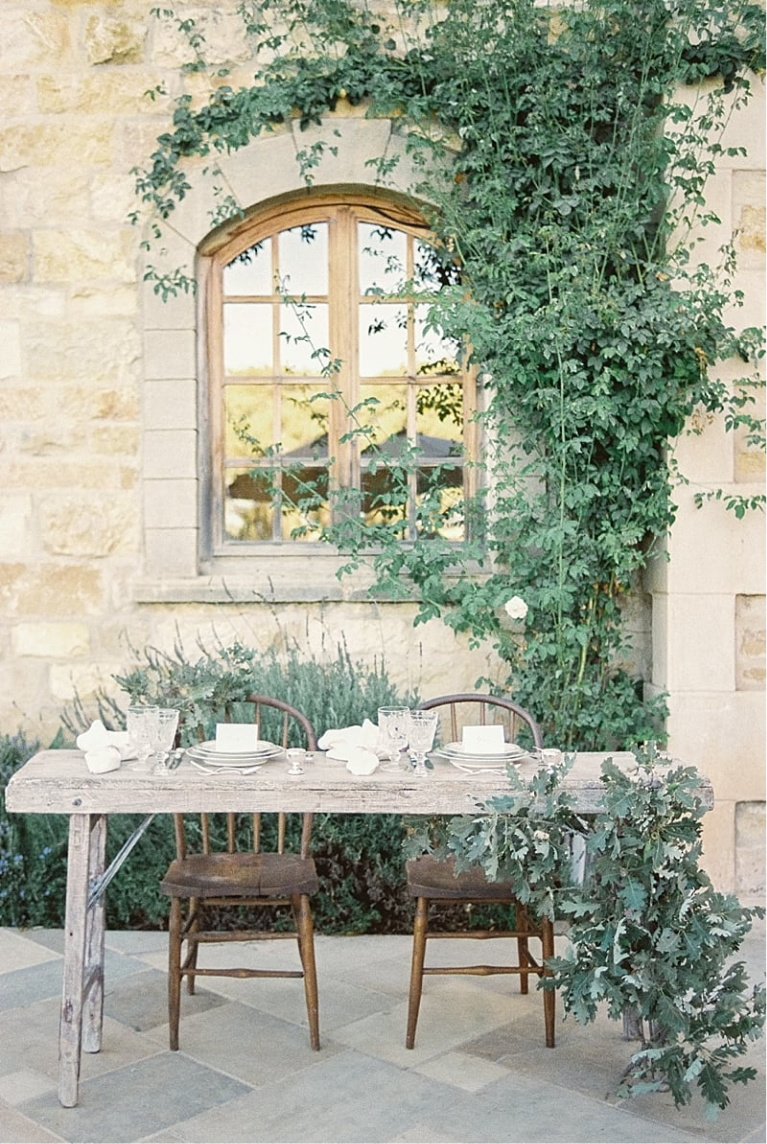 Outdoor french farmhouse dining at Sunstone. #frenchfarmhouse #outdoordining