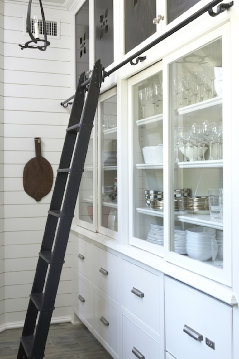 Shiplap painted Benjamin Moore China White in a stunning kitchen with sliding library ladder by Tracery Interiors. #benjaminmoore #chinawhite #bestwhites #paintcolors #kitchendeor #shiplap