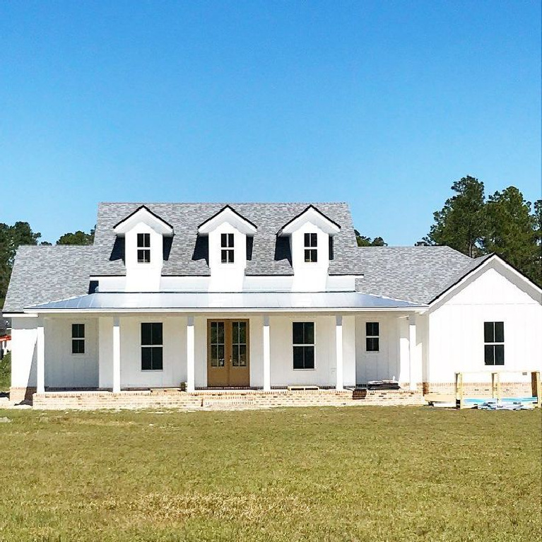 Sherwin Williams Extra White paint color on modern farmhouse exterior - The White House on Pine Ridge. #whitepaint #paintcolors #sherwinwilliamsextrawhite #houseexteriors