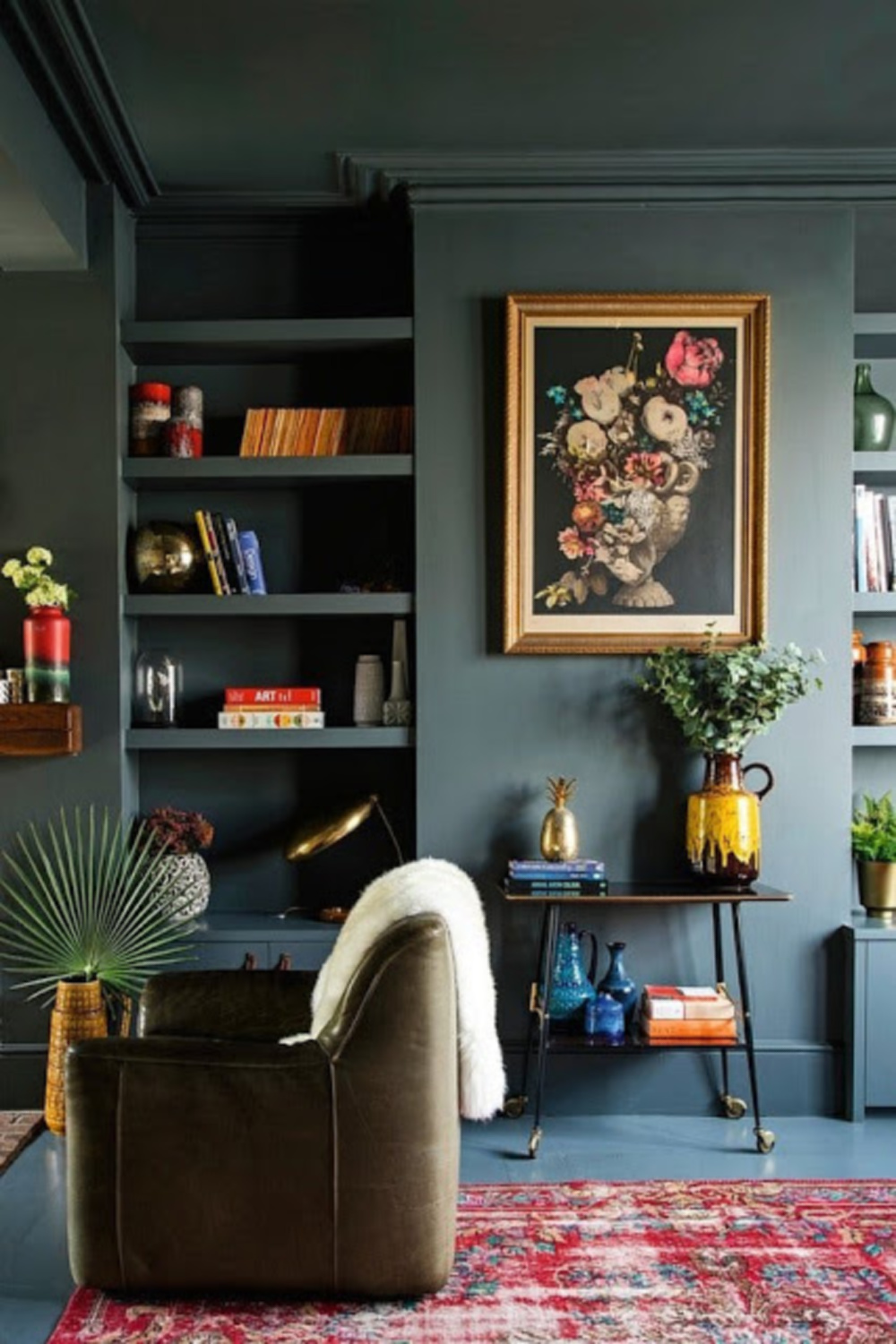 Dark green walls in beautiful living room on Hello Lovely. Come explore Dark Green Paint, Autumnal Greens & Interior Design Inspiration!