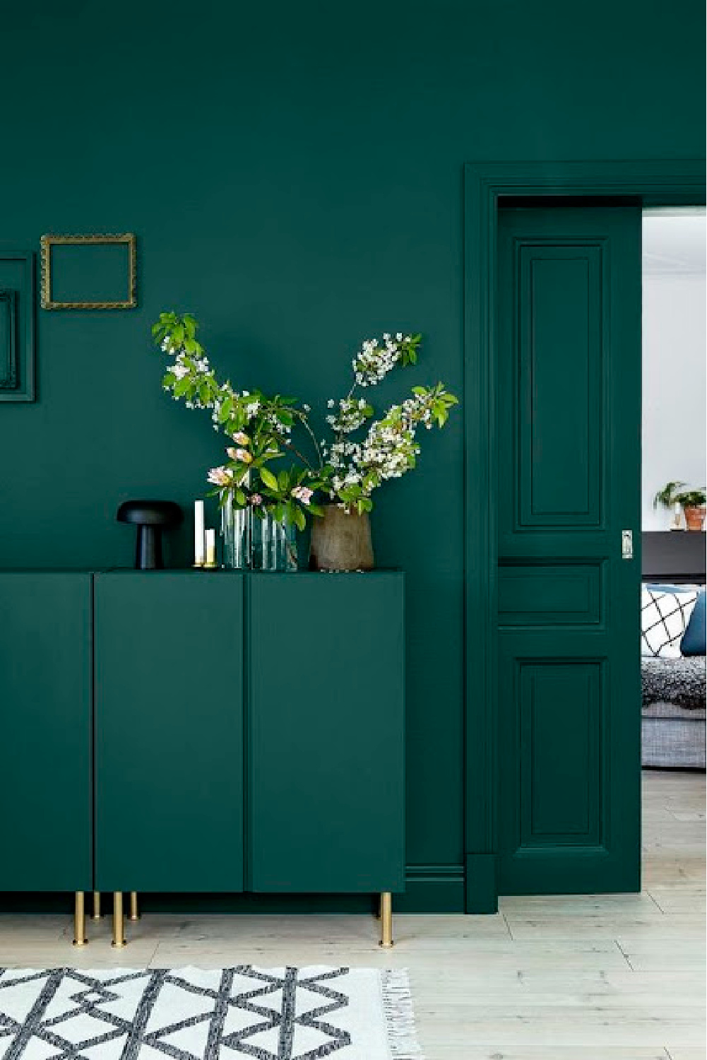 Deep teal walls and matching trim in living room - Come explore Dark Green Paint, Autumnal Greens & Interior Design Inspiration!