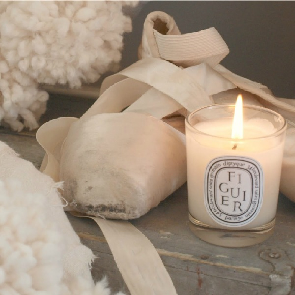 Hello Lovely Studio's serene cozy Christmas vignette with ballet slipper, pom pom wreath and candle. #whitechristmas #cozychristmas #pointeshoes