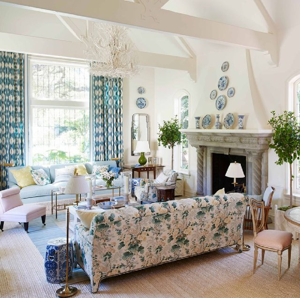 Beautiful traditional living room with floral sofa - Mark Sikes. #livingrooms #interiordesign