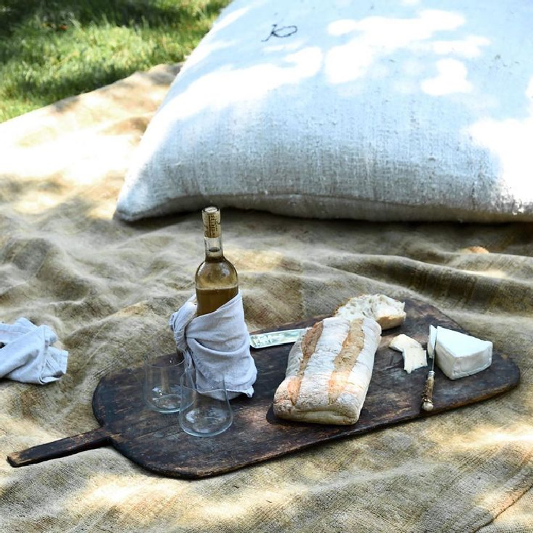 Enchanting picnic-scape with European inspired flavor and sophistication from Michael del Piero. #frenchfarmhouse #picnic #breadandcheese #modernrustic #slowliving #nubbylinen