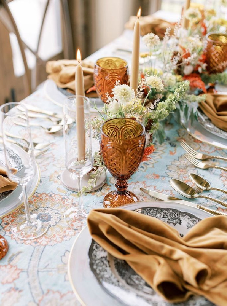 Simple yet elegant Thanksgiving tablescape inspiration with rustic, modern farmhouse, casual chic charm - see more details on Hello Lovely Studio. #tablescapes #thanksgiving #holidaytables #modernfarmhouse #rusticmodern #placesettings