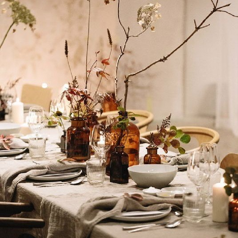 Simple yet elegant Thanksgiving tablescape inspiration with rustic, modern farmhouse, casual chic charm - see more details on Hello Lovely Studio. #tablescapes #thanksgiving #holidaytables #modernfarmhouse #rusticmodern #placesettings