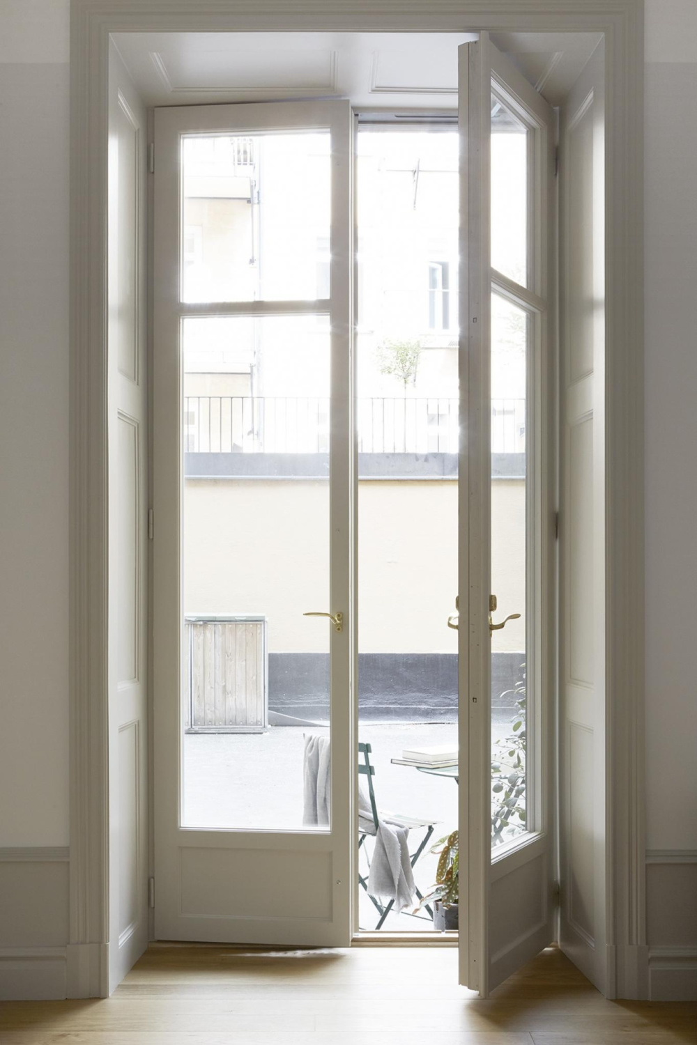 Serene white Stockholm apartment styled by Josefin Haag - Fantastic Frank. #stockholmapartment #minimaldesign #tinyapartment #serenehome