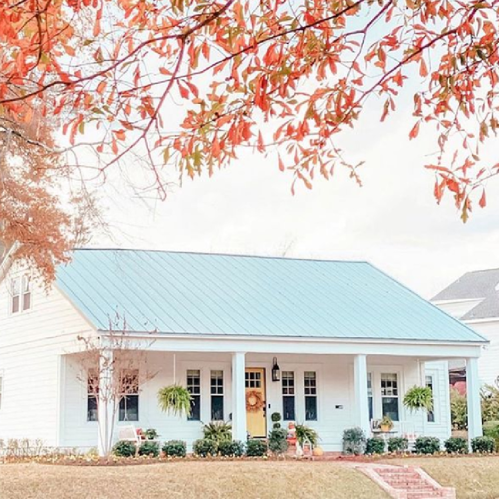 Beautiful white cottage with metal roof in the fall with turning leaves - @simplysoutherncottage. #whitecottages #metalroof