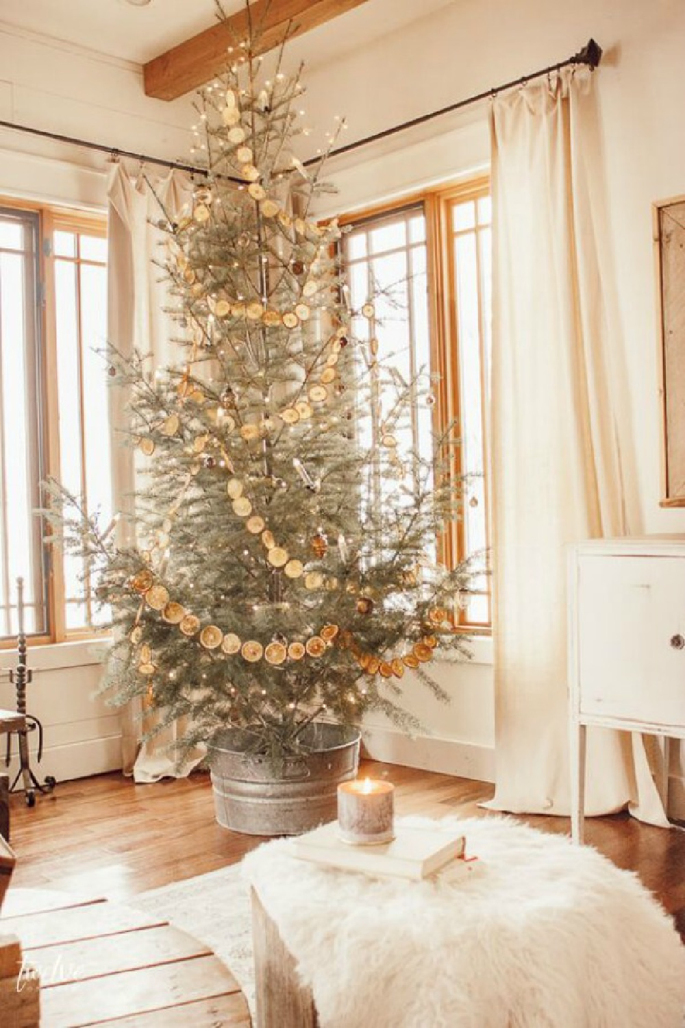 Dried orange garland on Christmas tree is nostalgic, simple, and classic - Twelve on Main. #swedishchristmas #christmastrees #scandichristmas