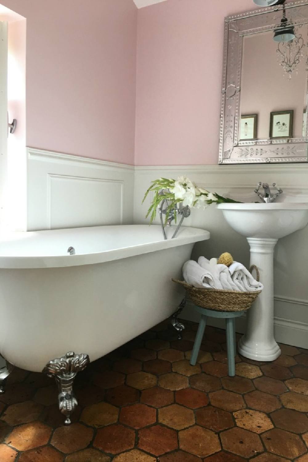 Farrow and Ball Middleton Pink walls in girls bathroom in French farmhouse by Vivi et Margot. Reclaimed antique terracotta tile flooring. Clawfoot tub and pedestal sink. #middletonpink #pinkbathroom #frenchfarmhousebathroom