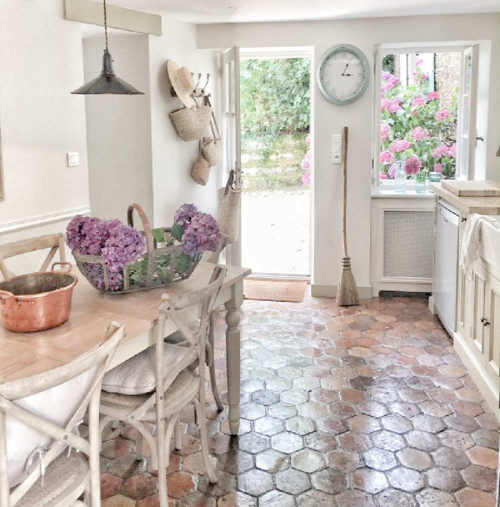 Beautiful French farmhouse kitchen with reclaimed antique terracotta tile floor and walls painted Farrow & Ball Strong White. #vivietmargot #frenchkitchens #strongwhite #farrowandballstrongwhite