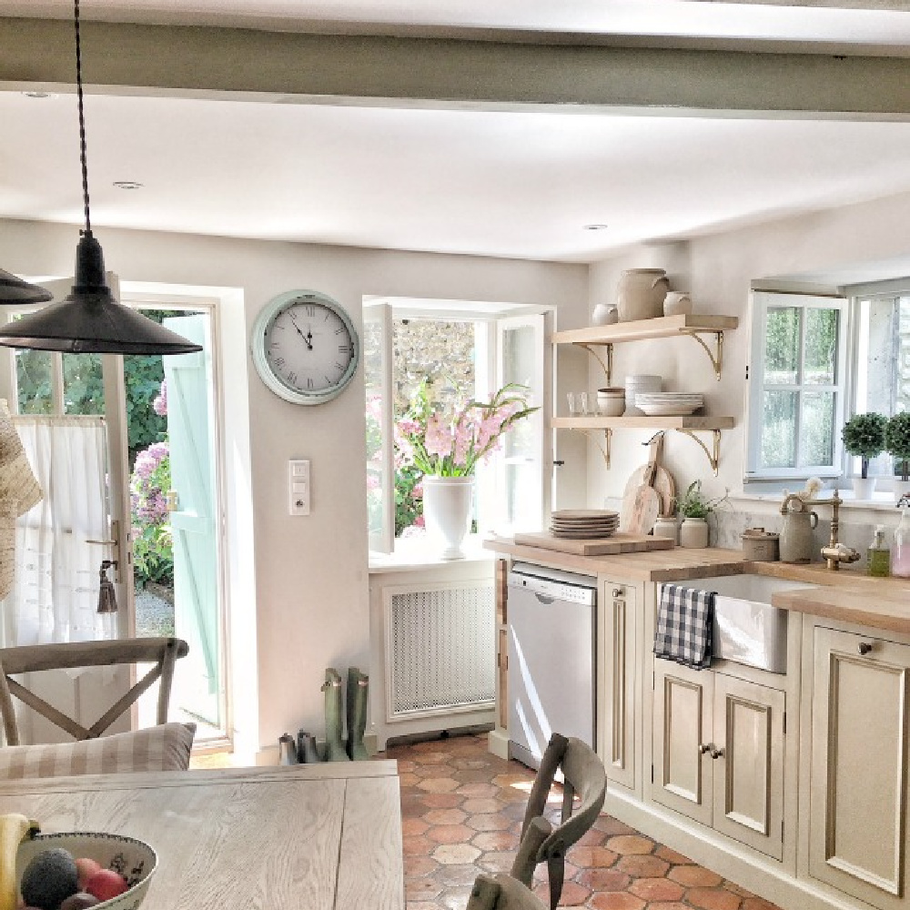 Vivi et Margot's beautiful French farmhouse kitchen with Neptune kitchen cabinets and walls painted Farrow & Ball Strong White.