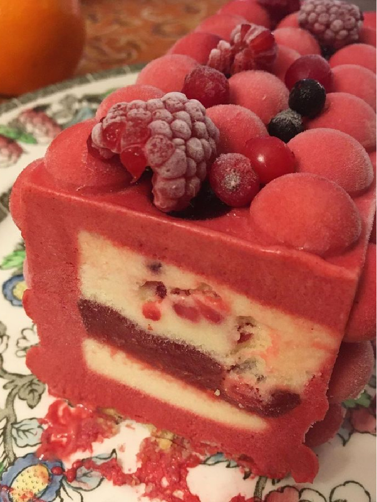 Yummy Christmas buche de noel sorbet in France - @rd.violet. #frenchchristmas #buchedenoel #christmasdessert #frenchholiday 