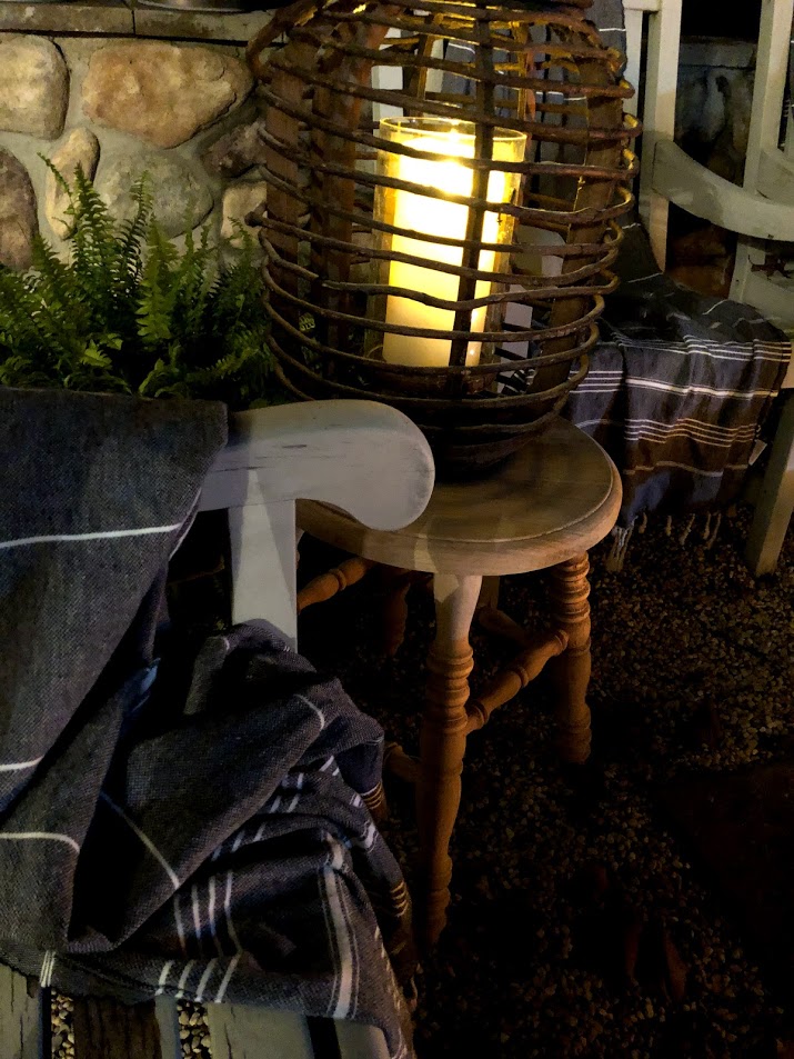 These farmhouse wood stools are perfect for extra seating or as a side table on the patio! #rusticstool #woodstools #farmhousestools