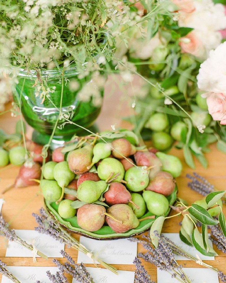 Gorgeous French country tablescape with pears and lavender in Provence - Oliver Fly Photography. #provencepoirers #frenchcountry #pears #lavender #tablescape #provencestyle #frenchfarmhouse #frenchtable #diningrooms