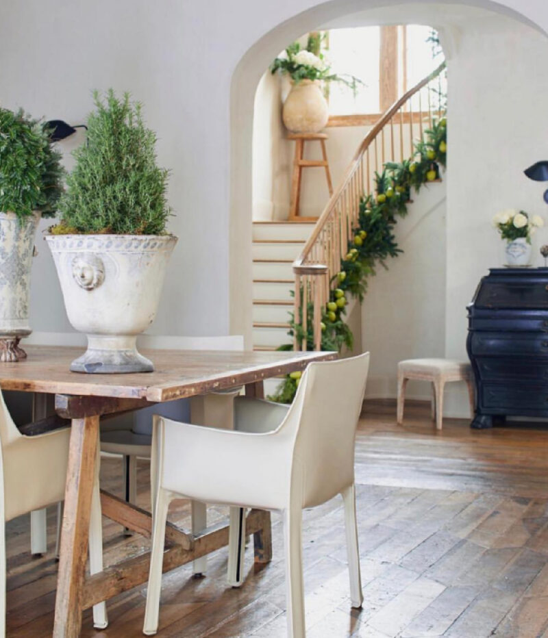 Elegant White Modern French Christmas Home: MILIEU'S Pamela Pierce ...