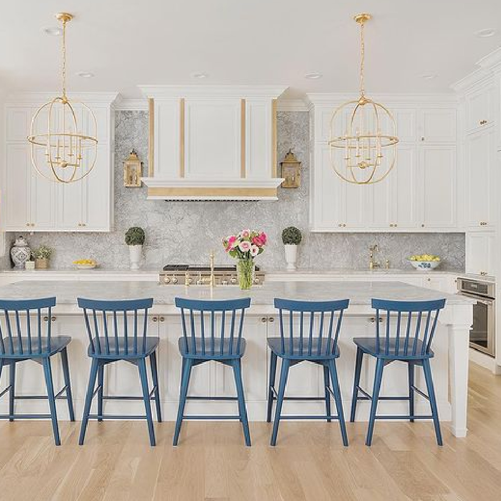 Benjamin Moore Simply White in a timeless bespoke traditional style kitchen by The Fox Group. #simplywhite #whitekitchendesign #bespokekitchens