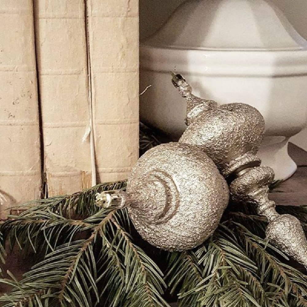 French Christmas decorating ideas from an amazing house tour of country French design from The French Nest Co. #christmasdecor #frenchcountry #frenchfarmhouse #frenchchristmas #whitedecor