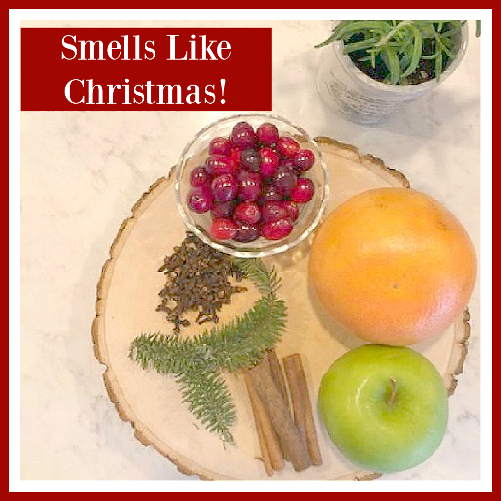 Christmas citrus simmer pot with grapefruit, cranberries, rosemary, citrus, cloves - Hello Lovely. #christmasscents #simmerpot #citrussimmerpot