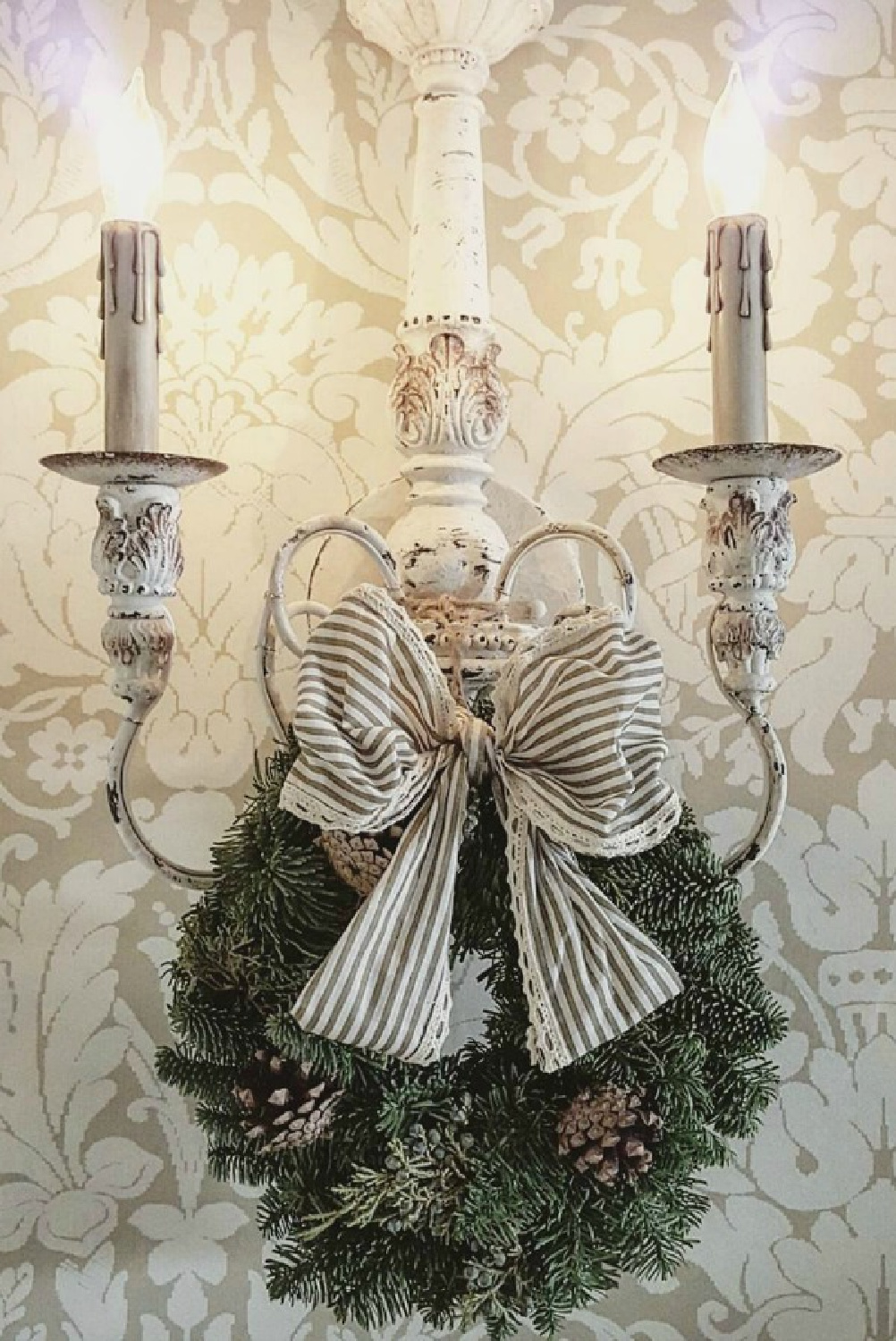 French Christmas decorating ideas from an amazing house tour of country French design from The French Nest Co. #christmasdecor #frenchcountry #frenchfarmhouse #frenchchristmas #whitedecor