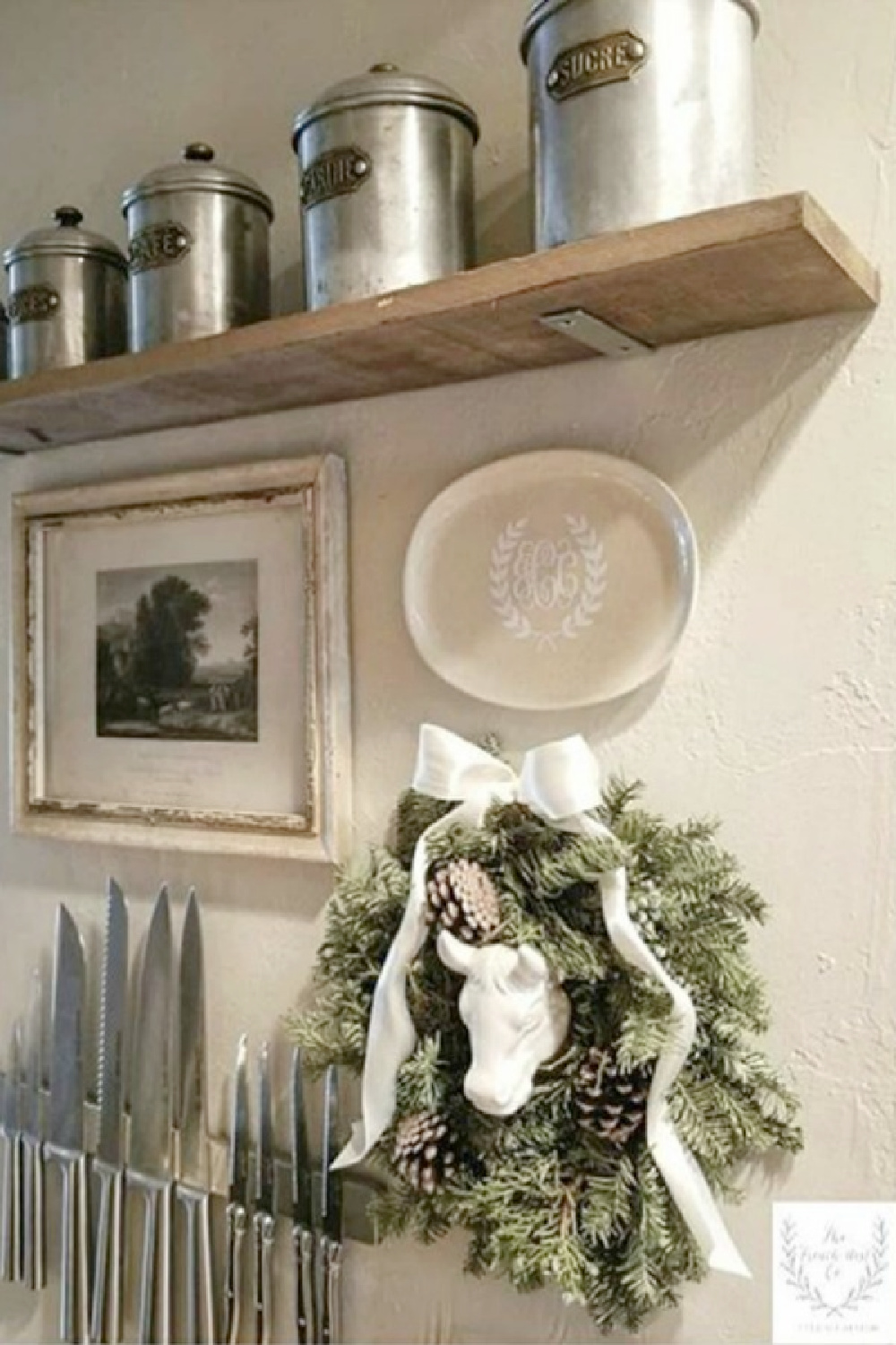 French Christmas decorating ideas from an amazing house tour of country French design from The French Nest Co. #christmasdecor #frenchcountry #frenchfarmhouse #frenchchristmas #whitedecor