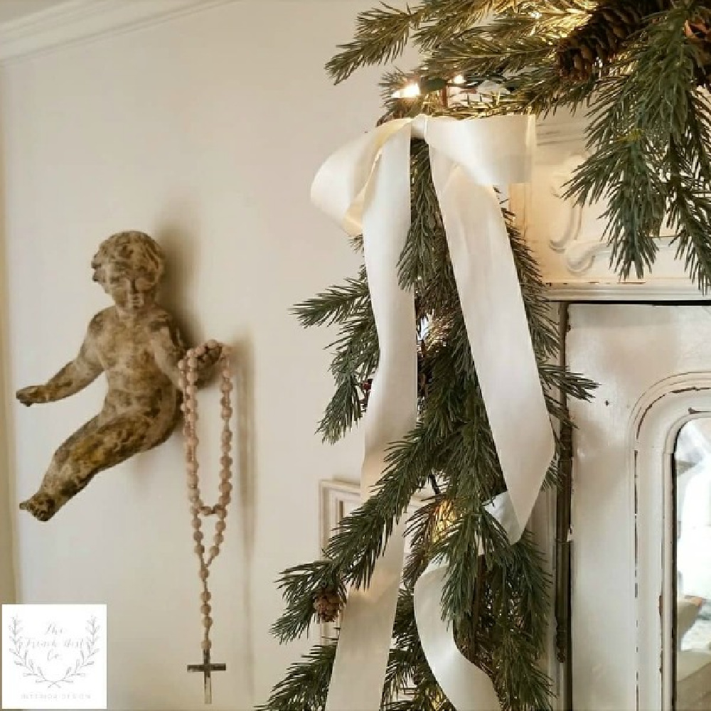 French Christmas decorating ideas from an amazing house tour of country French design from The French Nest Co. #christmasdecor #frenchcountry #frenchfarmhouse #frenchchristmas #whitedecor