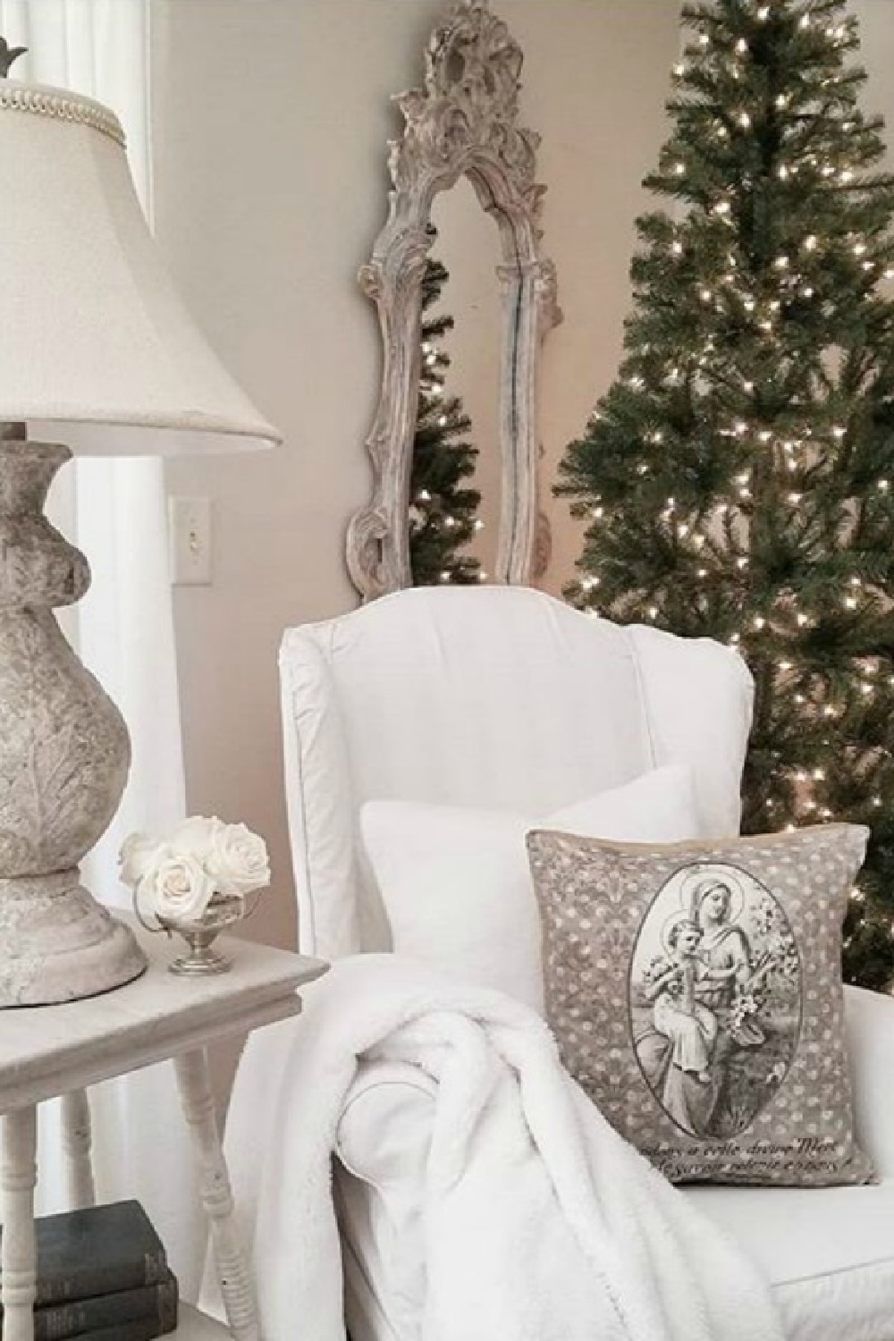 French Christmas decorating ideas from an amazing house tour of country French design from The French Nest Co. #christmasdecor #frenchcountry #frenchfarmhouse #frenchchristmas #whitedecor