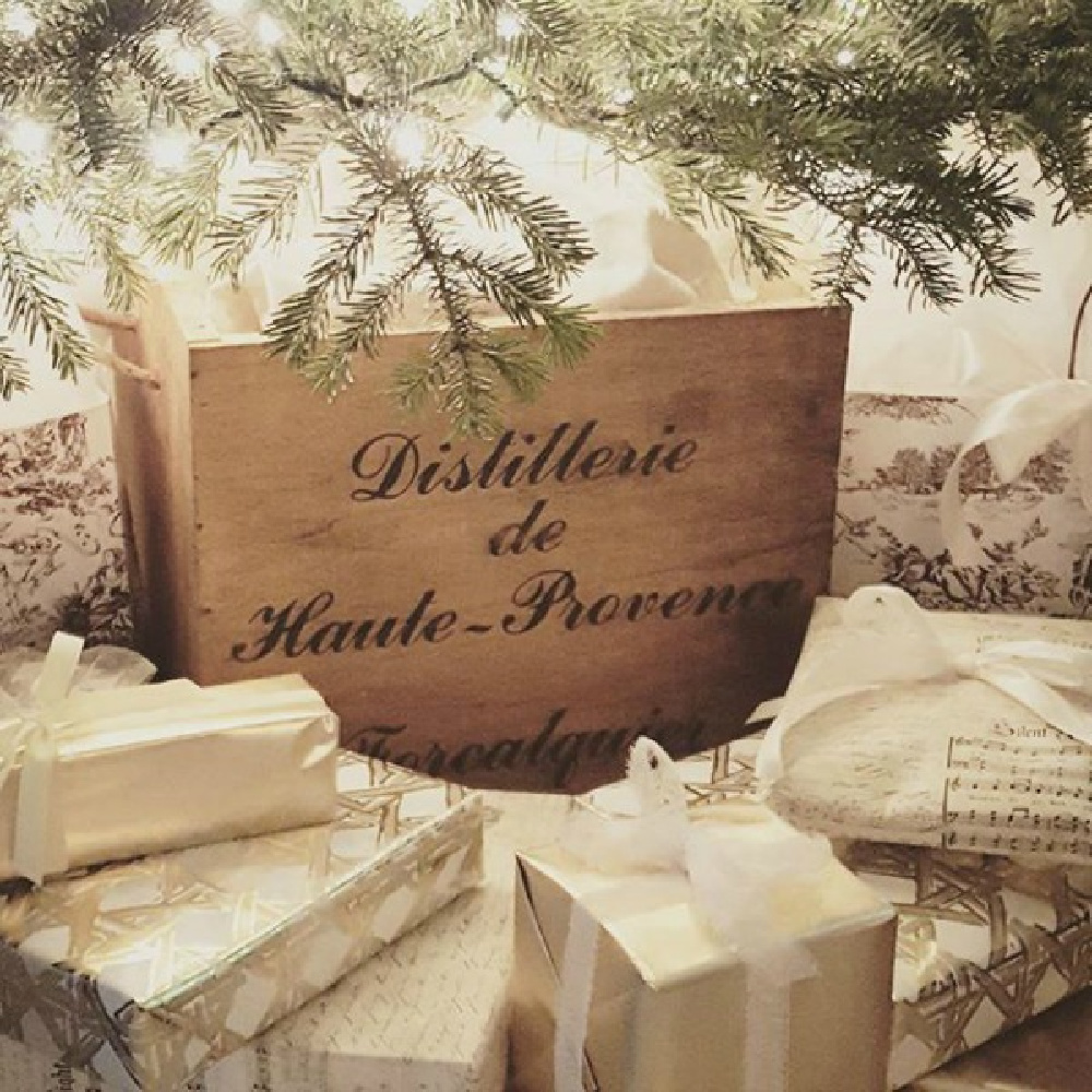 French Christmas decorating ideas from an amazing house tour of country French design from The French Nest Co. #christmasdecor #frenchcountry #frenchfarmhouse #frenchchristmas #whitedecor