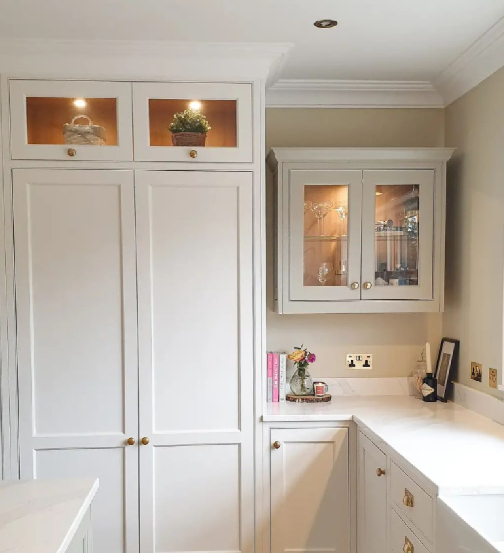 Hardwick White (Farrow & Ball) paint color on walls in kitchen - @riverlanelife