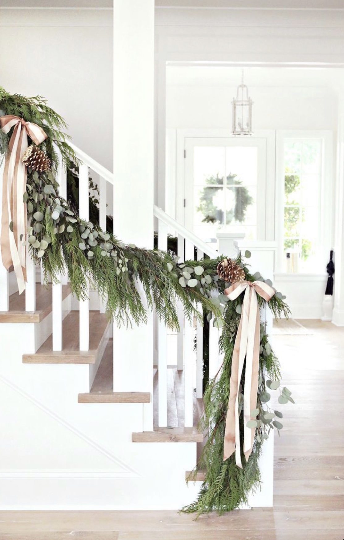 Stunning classic Christmas garland on staircase with eucalyptus and ribbon - Le Cultivateur.