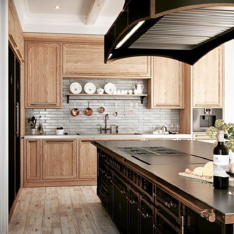 Lovely custom wood cabinets and French range in a Connecticut kitchen by L'Atelier Paris. #luxurykitchen #dreamkitchen #customkitchen #woodcabinets #bespoke