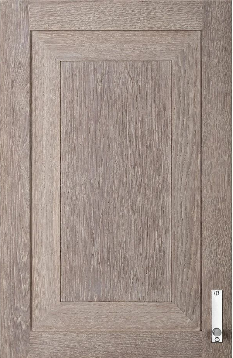 Solid oak cabinet door handmade by L'Atelier Paris. #bespokekitchen #oakcabinetdoor #customcabinets