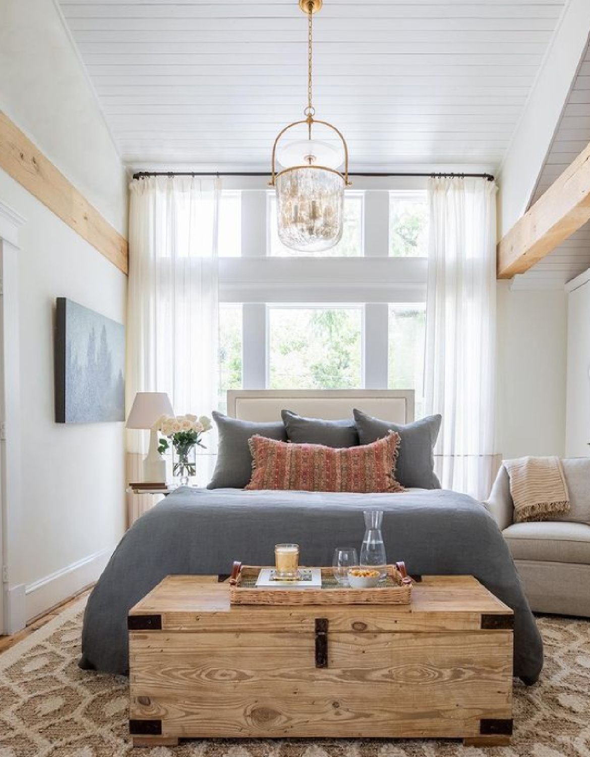 Beautiful classic bedroom design by Marie Flanigan Interiors. #bedroomdesign #interiordesign