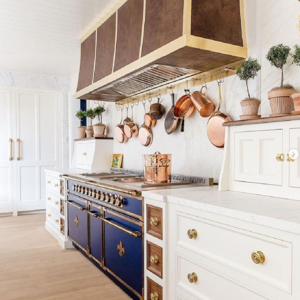 Luxurious and bespoke French kitchen by L'Atelier Paris and The Fox Group. #frenchkitchens #frenchrange