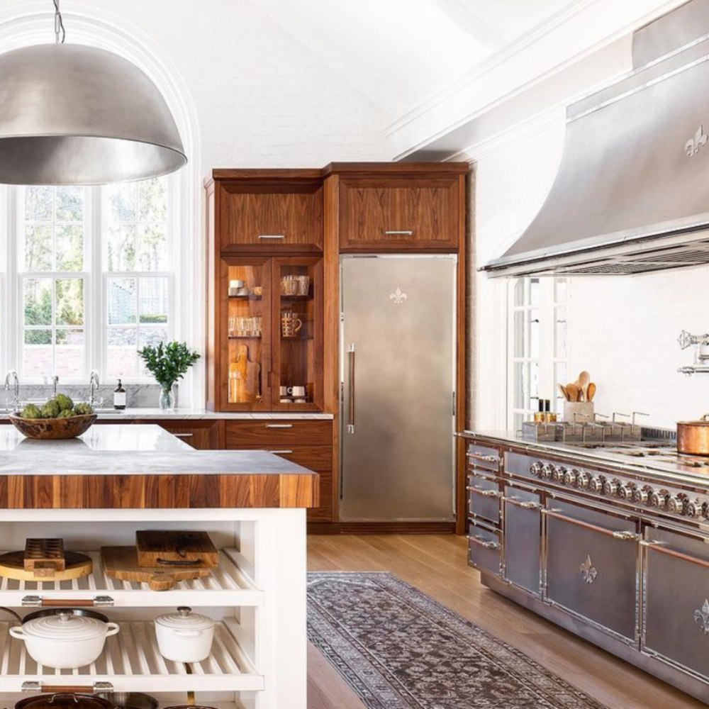 Luxurious and bespoke French kitchen by L'Atelier Paris. #frenchkitchens #frenchrange