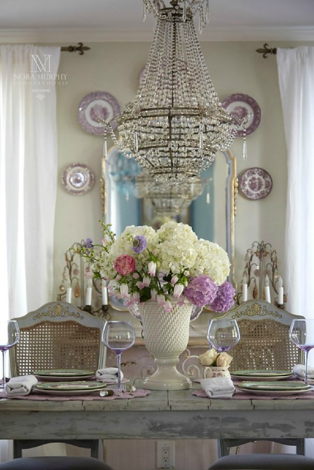 Romantic French country dining room of Maison Decor's Amy Chalmers. #frenchcountry #diningroom #purpletransferware