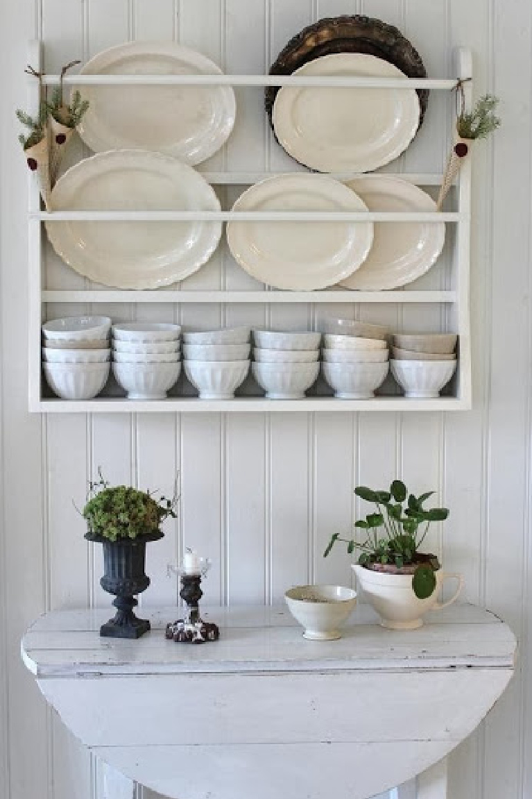 Gorgeous rustic white Swedish country plate rack, ironstone, and simple Scandi Christmas cones - Lillablanka.