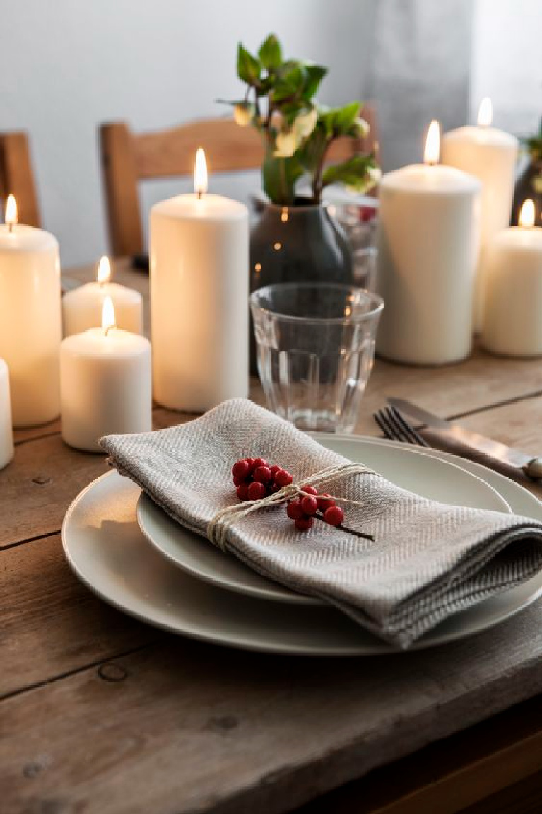 Scandinavian style Christmas tablescape with rustic organic details and simplicity - Sister-mag.