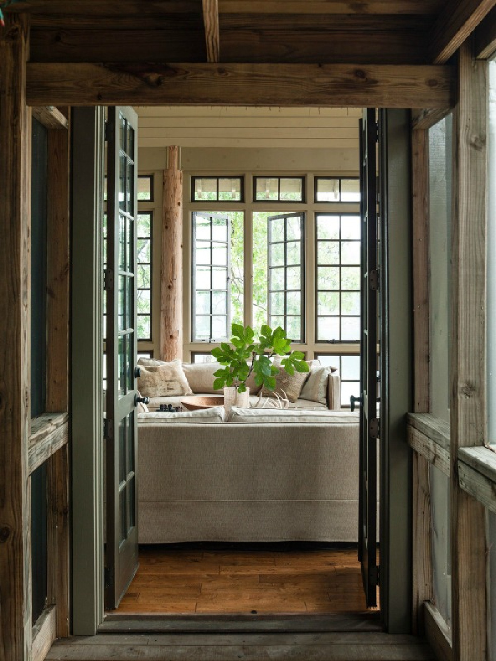 Timeless architecture and design by Atlanta-based Jeffrey Dungan who mixes rustic with elegant in luxury home design. #architecture #luxuryhome #jeffreydungan #timelessdesign #sophisticateddesign