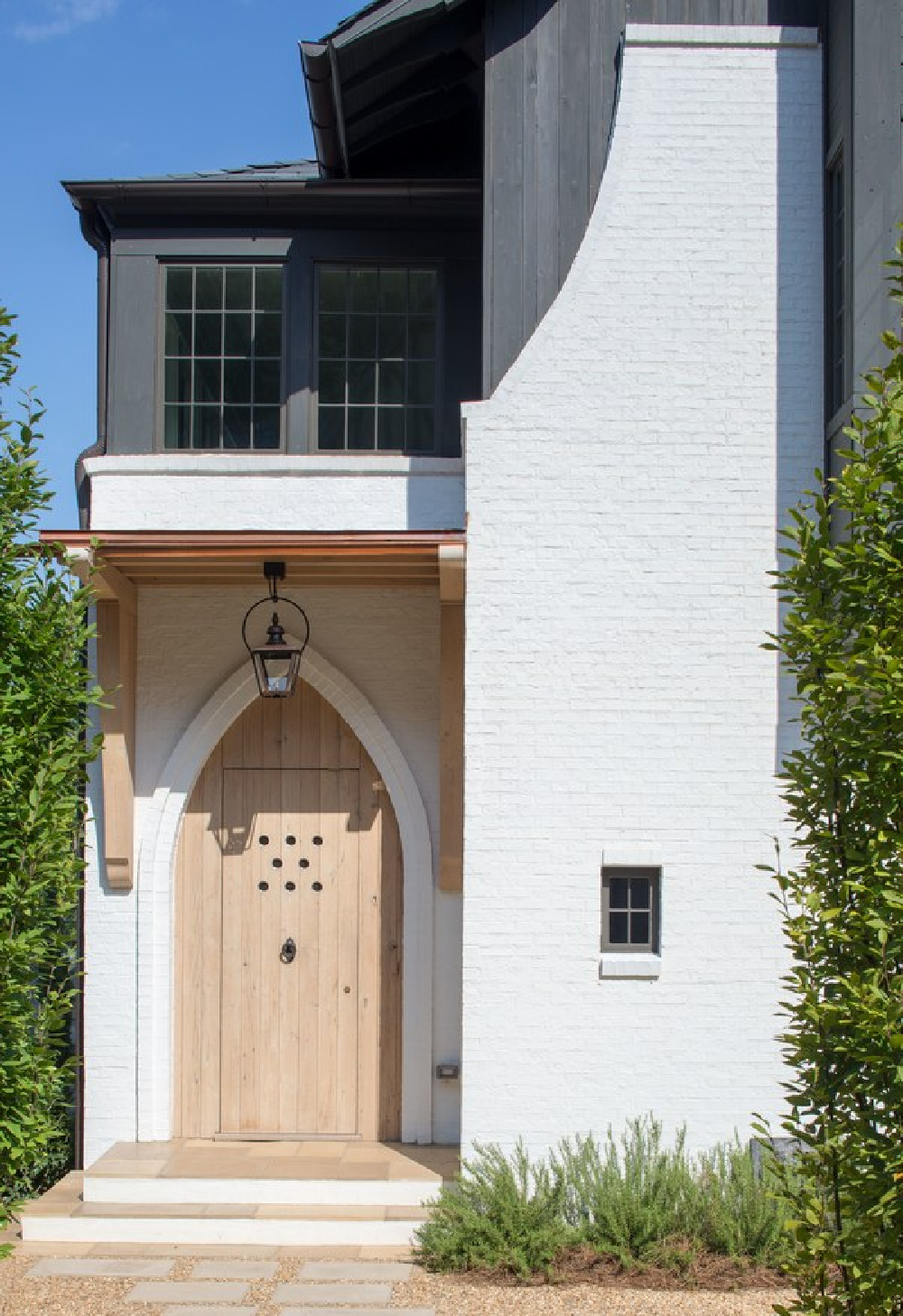 Timeless architecture and design by Atlanta-based Jeffrey Dungan who mixes rustic with elegant in luxury home design. #architecture #luxuryhome #jeffreydungan #timelessdesign #sophisticateddesign